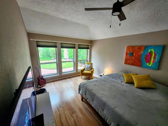 2827 Creek Manor Drive, Houston, TX 77339