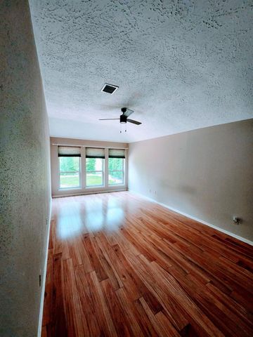 2827 Creek Manor Drive, Houston, TX 77339