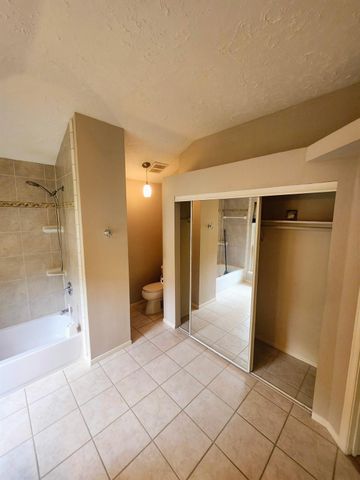 2827 Creek Manor Drive, Houston, TX 77339