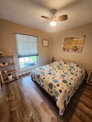 2827 Creek Manor Drive, Houston, TX 77339