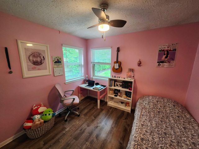 2827 Creek Manor Drive, Houston, TX 77339