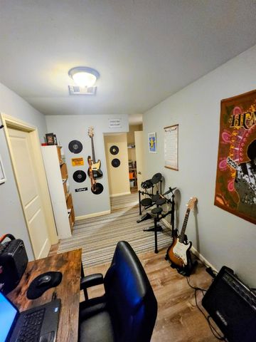 2827 Creek Manor Drive, Houston, TX 77339