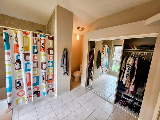 2827 Creek Manor Drive, Houston, TX 77339