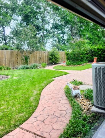 2827 Creek Manor Drive, Houston, TX 77339