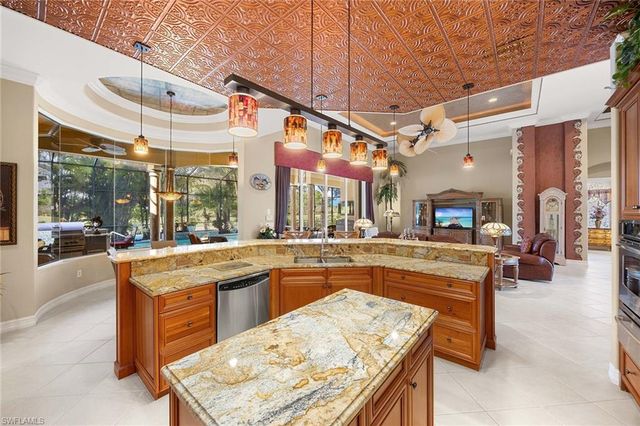 9034 Shenendoah CIR, Naples, FL 34113