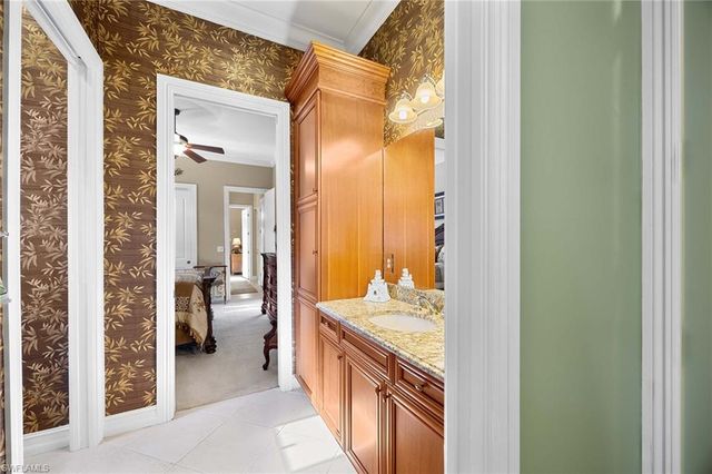 9034 Shenendoah CIR, Naples, FL 34113