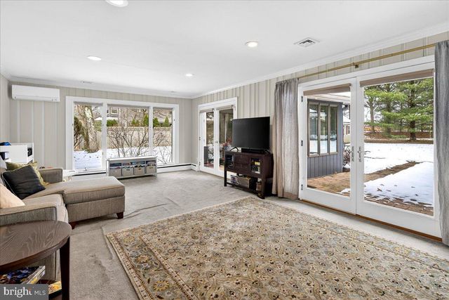 14 BALDWIN ST, Pennington, NJ 08534