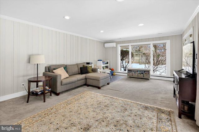 14 BALDWIN ST, Pennington, NJ 08534