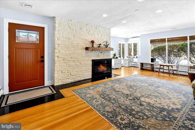 14 BALDWIN ST, Pennington, NJ 08534