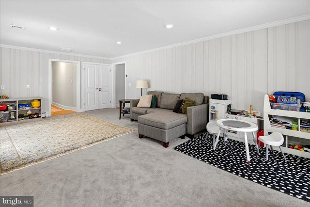 14 BALDWIN ST, Pennington, NJ 08534