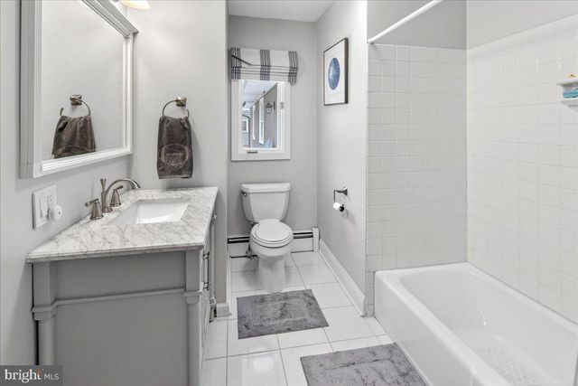 14 BALDWIN ST, Pennington, NJ 08534