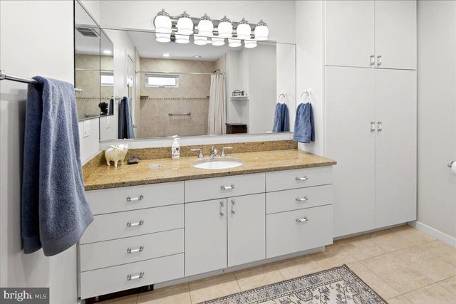 14 BALDWIN ST, Pennington, NJ 08534