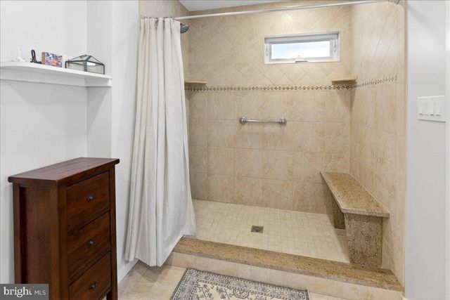 14 BALDWIN ST, Pennington, NJ 08534