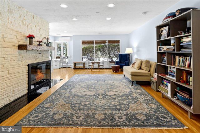 14 BALDWIN ST, Pennington, NJ 08534