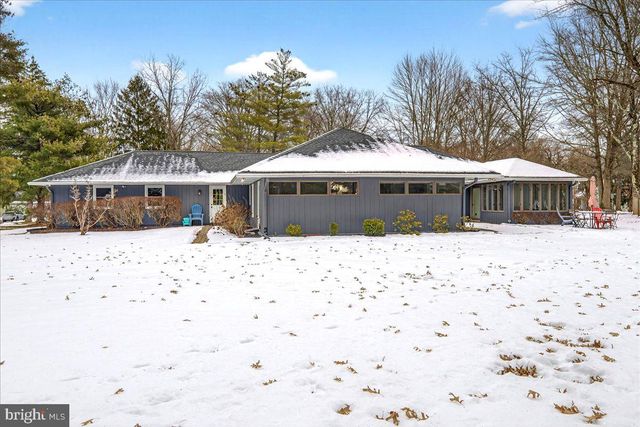 14 BALDWIN ST, Pennington, NJ 08534