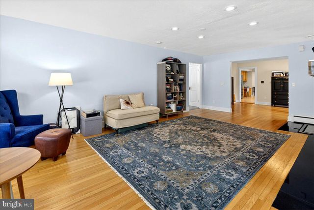 14 BALDWIN ST, Pennington, NJ 08534