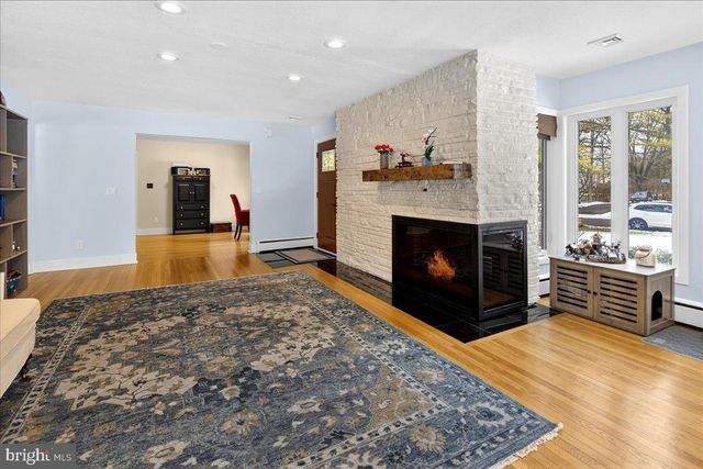 14 BALDWIN ST, Pennington, NJ 08534