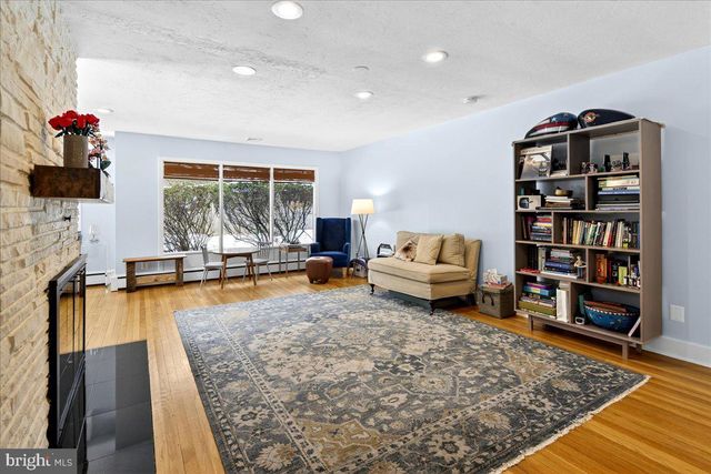 14 BALDWIN ST, Pennington, NJ 08534