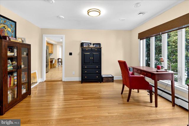 14 BALDWIN ST, Pennington, NJ 08534