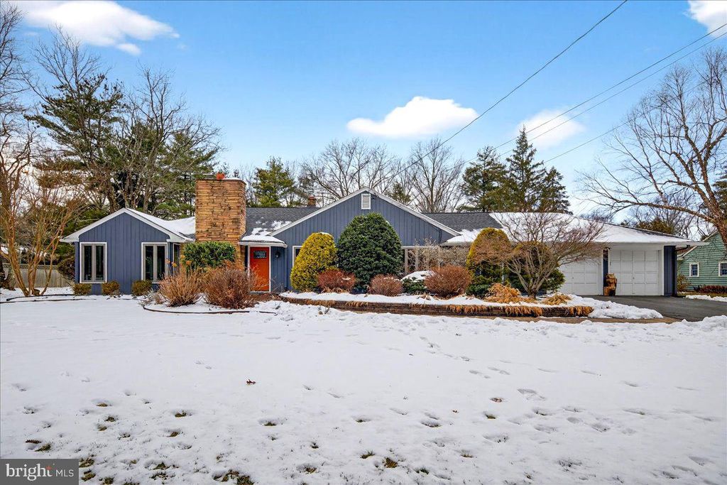 14 BALDWIN ST, Pennington, NJ 08534