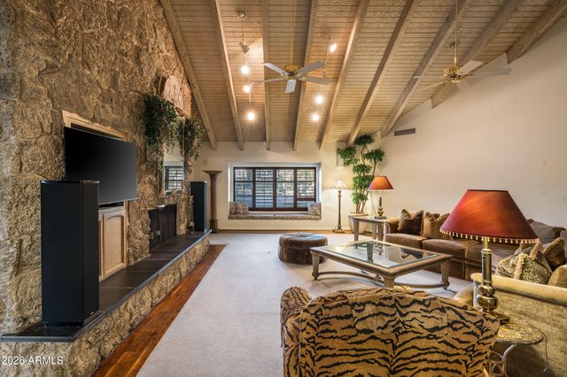 211 W KALER Drive, Phoenix, AZ 85021