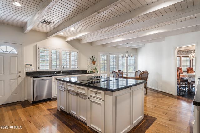 211 W KALER Drive, Phoenix, AZ 85021