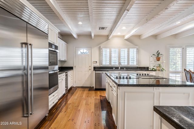 211 W KALER Drive, Phoenix, AZ 85021
