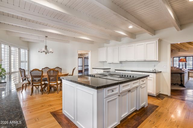 211 W KALER Drive, Phoenix, AZ 85021