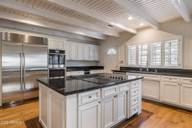 211 W KALER Drive, Phoenix, AZ 85021