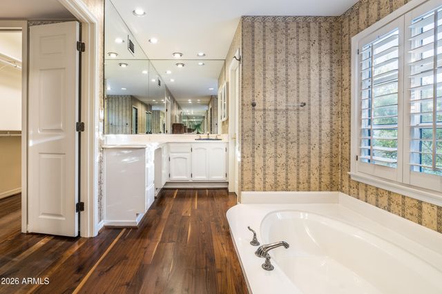 211 W KALER Drive, Phoenix, AZ 85021