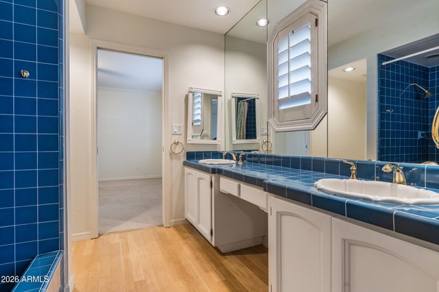 211 W KALER Drive, Phoenix, AZ 85021