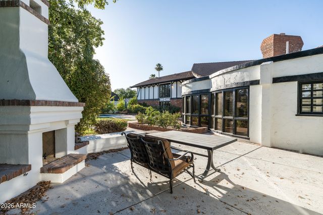 211 W KALER Drive, Phoenix, AZ 85021