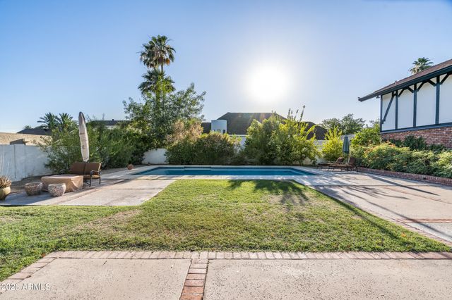 211 W KALER Drive, Phoenix, AZ 85021
