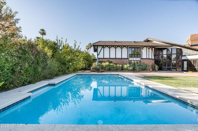 211 W KALER Drive, Phoenix, AZ 85021