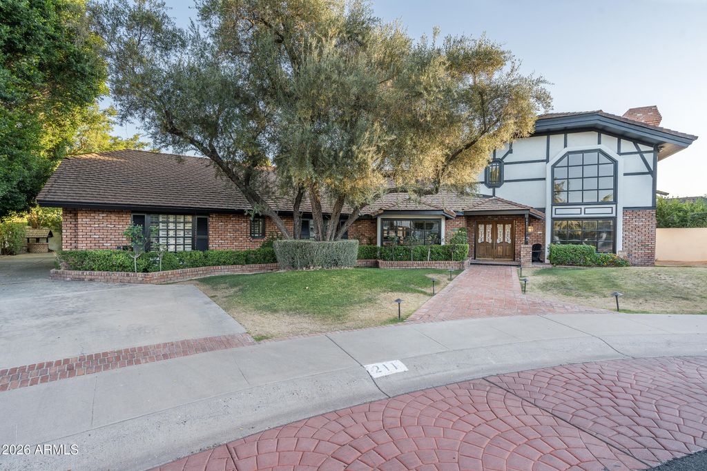 211 W KALER Drive, Phoenix, AZ 85021