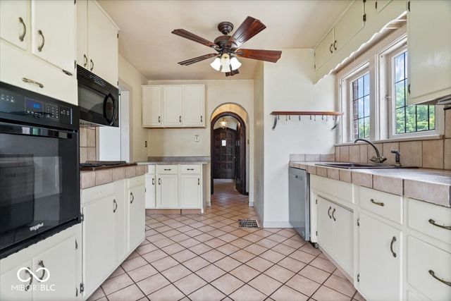 325 Winding Way, Anderson, IN 46011