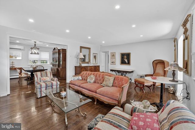 305 IRISH RD, Berwyn, PA 19312
