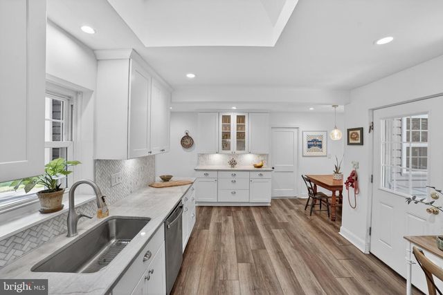 305 IRISH RD, Berwyn, PA 19312