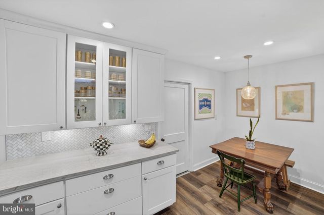 305 IRISH RD, Berwyn, PA 19312