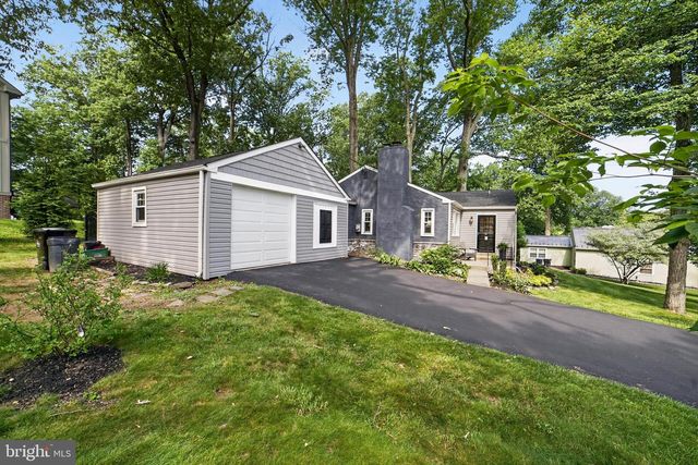 305 IRISH RD, Berwyn, PA 19312