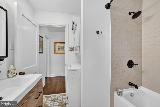 305 IRISH RD, Berwyn, PA 19312