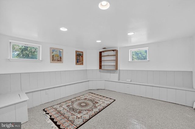 305 IRISH RD, Berwyn, PA 19312