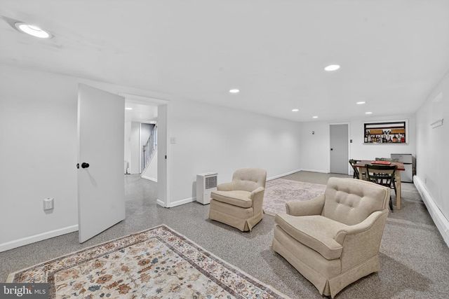 305 IRISH RD, Berwyn, PA 19312