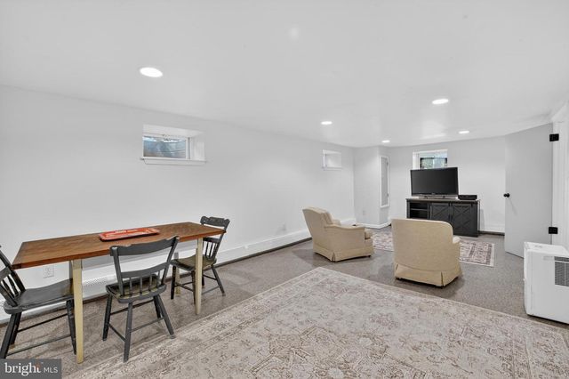 305 IRISH RD, Berwyn, PA 19312