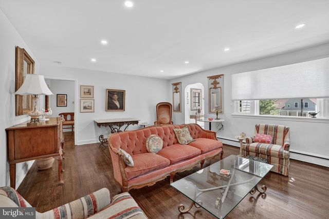 305 IRISH RD, Berwyn, PA 19312