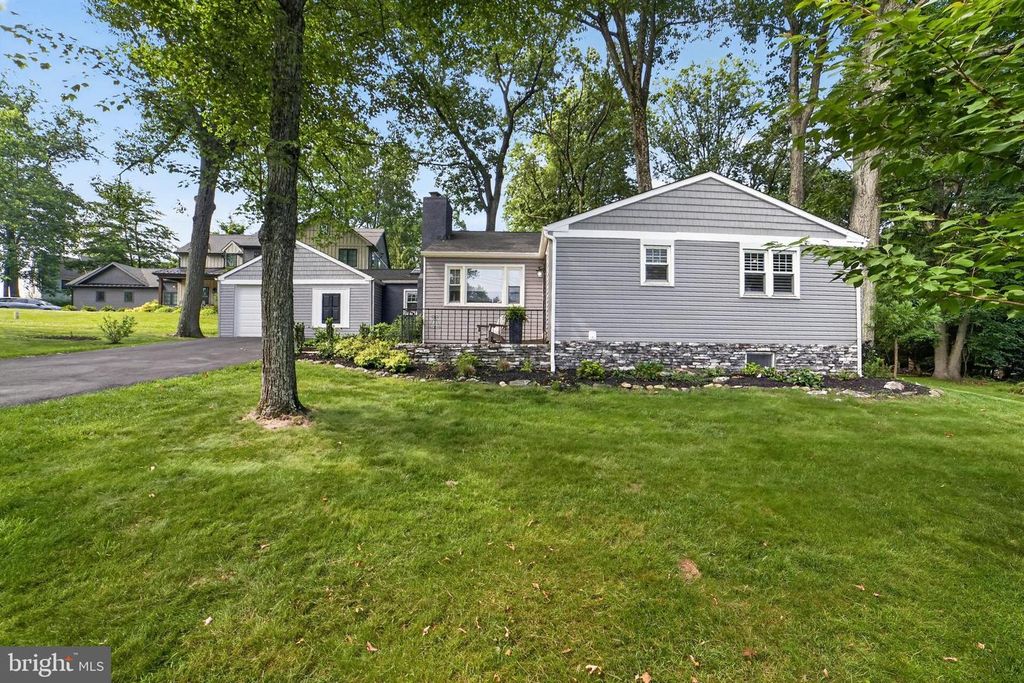 305 IRISH RD, Berwyn, PA 19312