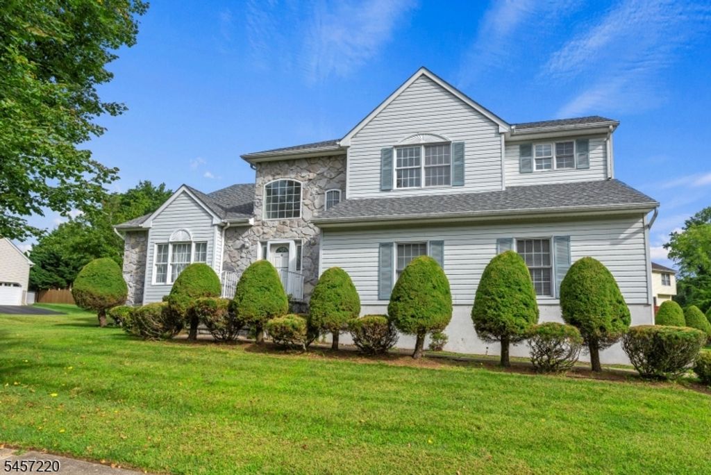 4 Hawthorn Dr, Roxbury Twp., NJ 07876 — exterior