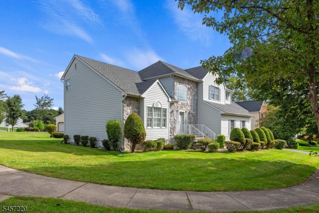 4 Hawthorn Dr, Roxbury Twp., NJ 07876 — photo 2