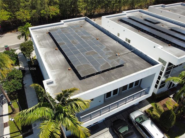 7475 NW 97th Ct, Doral, FL 33178