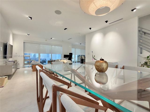 7475 NW 97th Ct, Doral, FL 33178